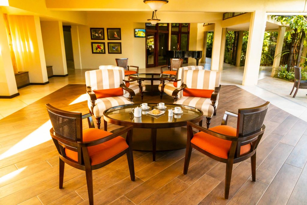 Humming-Bird-Lounge