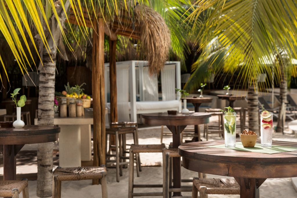 The Fives Club Natura Bar